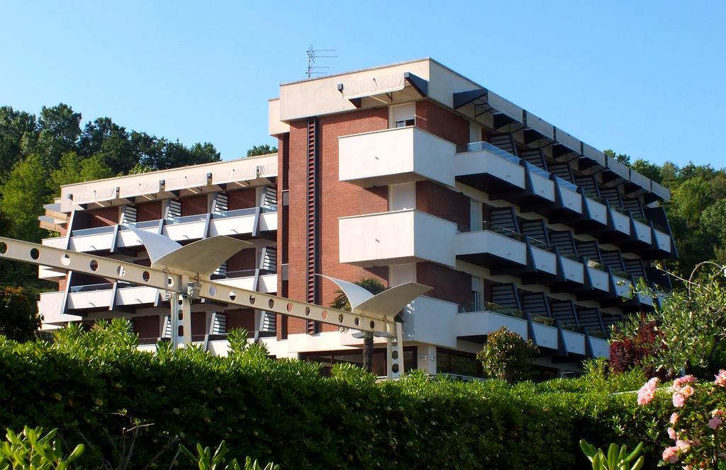 Hotel Alexander Gabicce Mare Exterior foto
